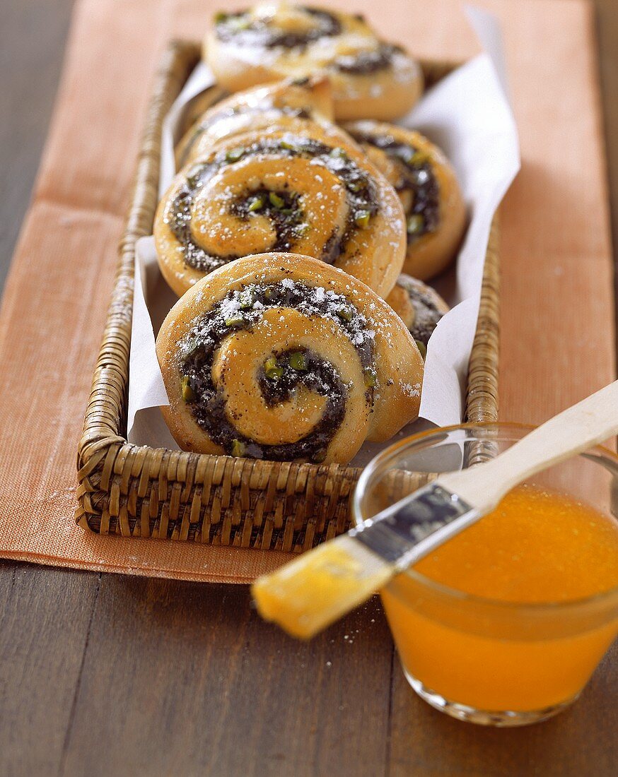 Coiled poppy seed buns