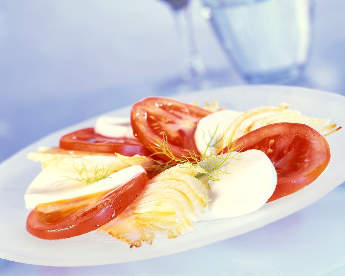 Tomatoes with mozzarella and wedges of fennel
