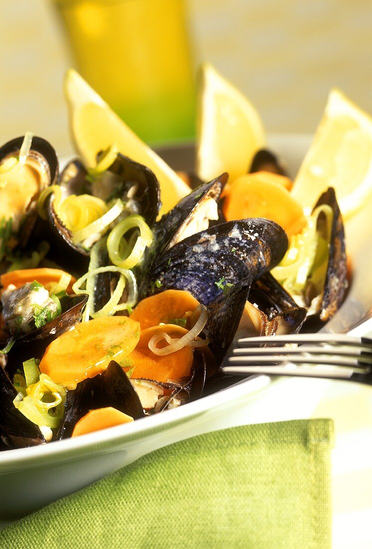 Mussels with leeks and carrots