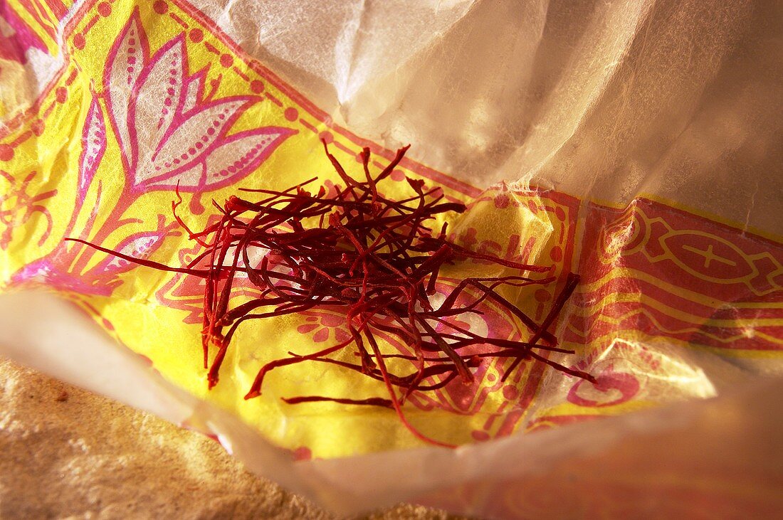 Saffron strands in paper packaging