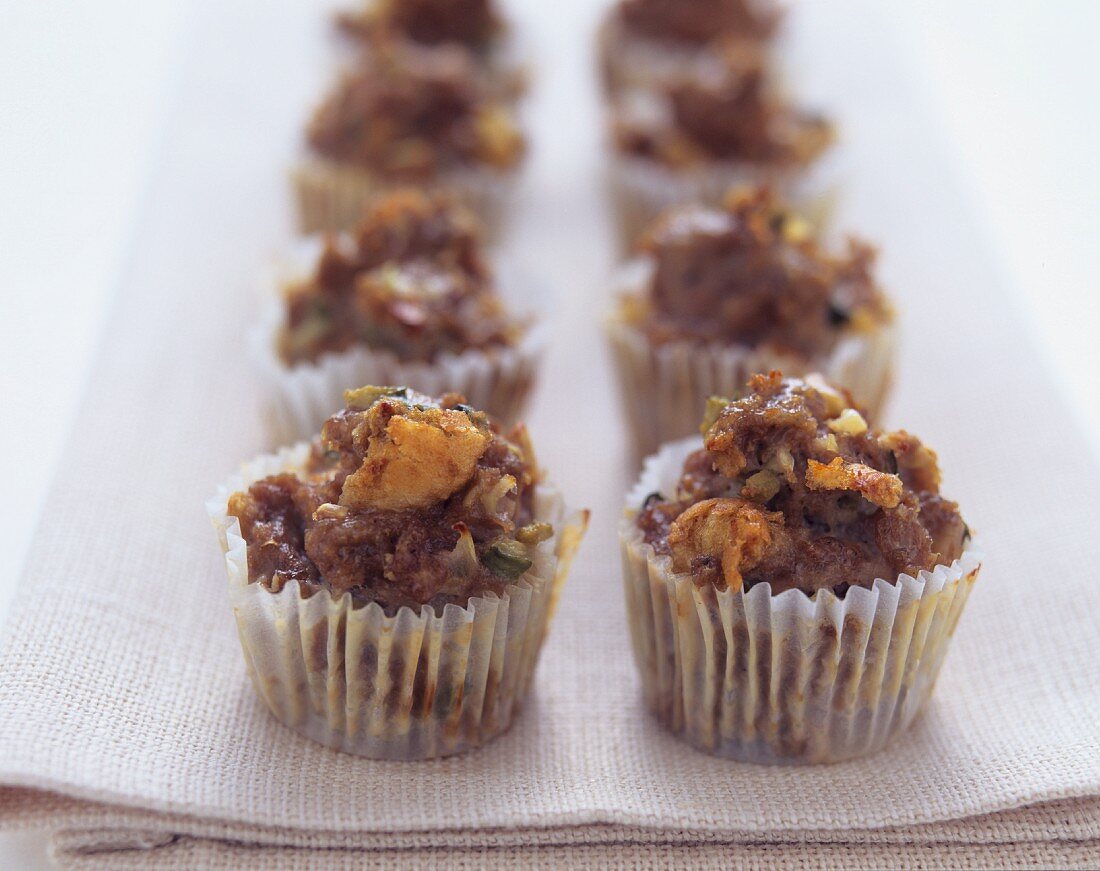 Savoury mini-muffins with mince and walnuts