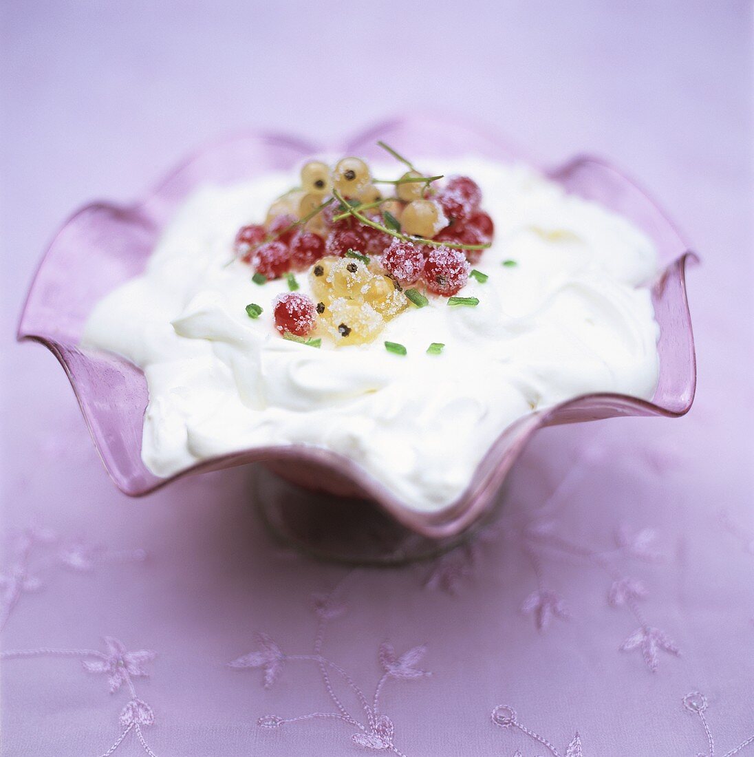 Berry brandy mousse as accompaniment to Christmas pudding