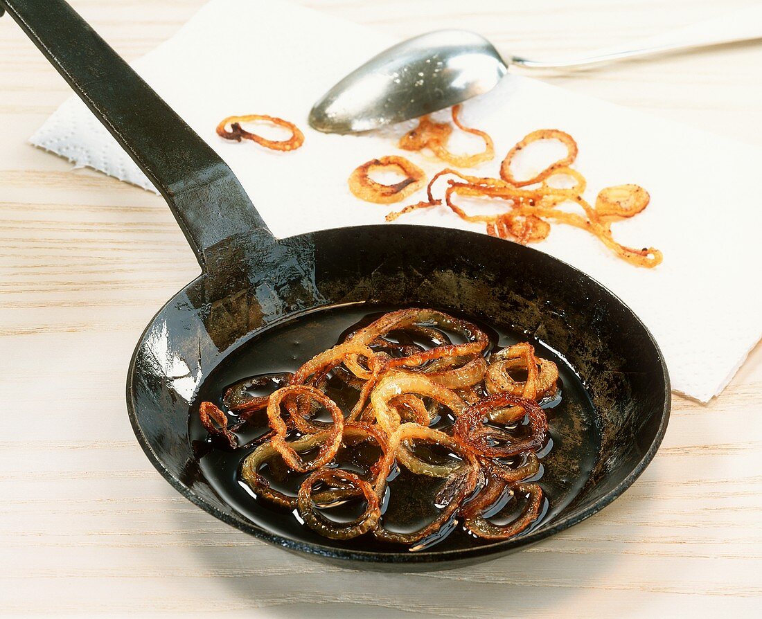 Frying onion rings