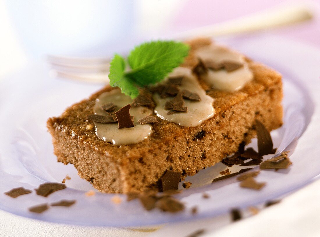 Stück Glühweinkuchen mit Schokoraspel