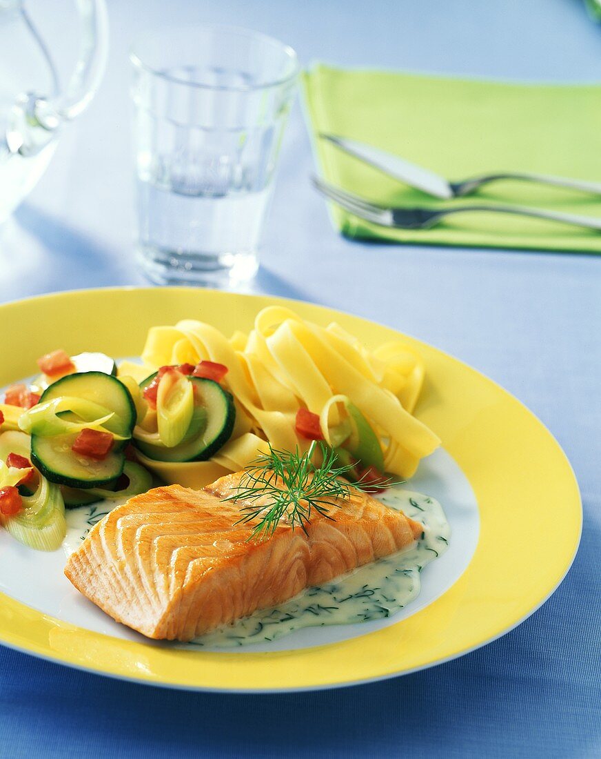 Salmon fillet with dill sauce, ribbon pasta and vegetables