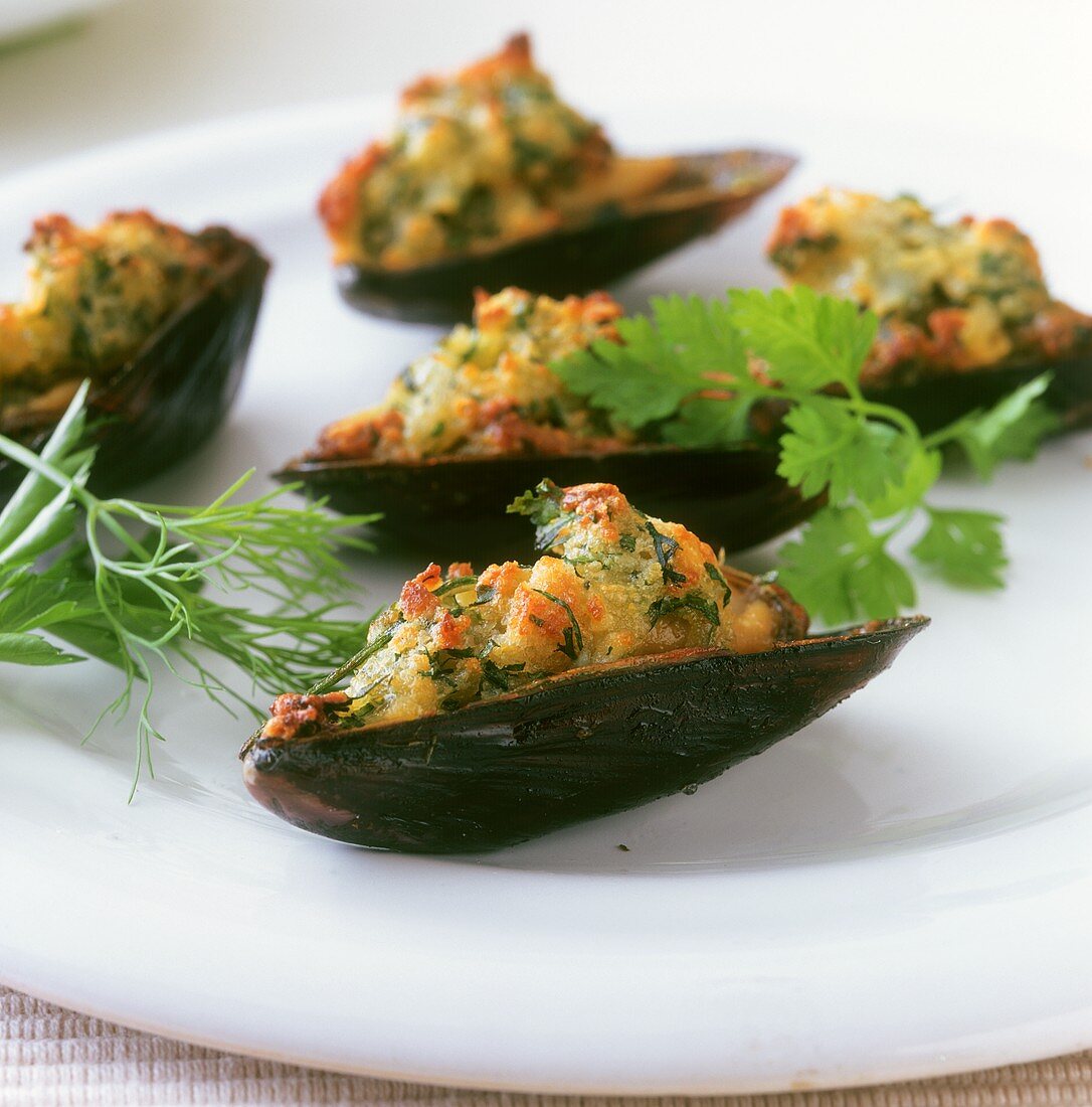 Cozze gratinate (Baked mussels with herbs, Italy)