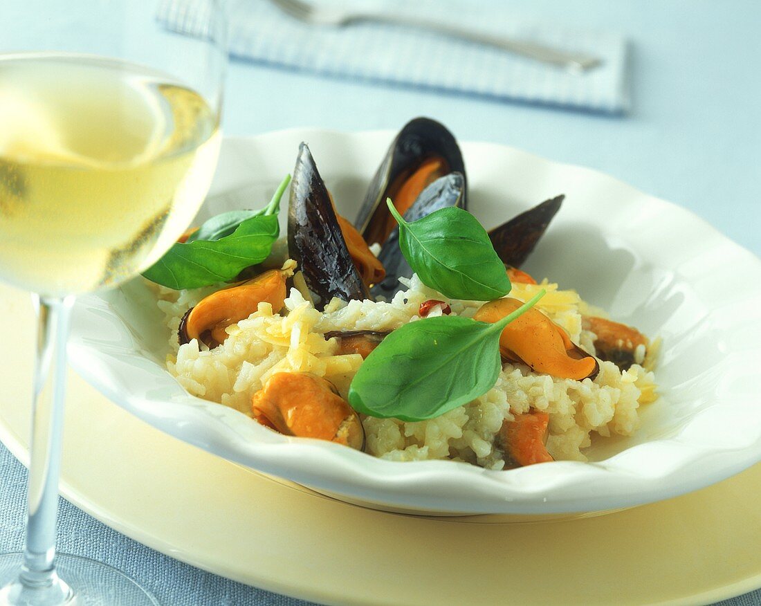 Risotto con le cozze (mussel risotto with basil, Italy)
