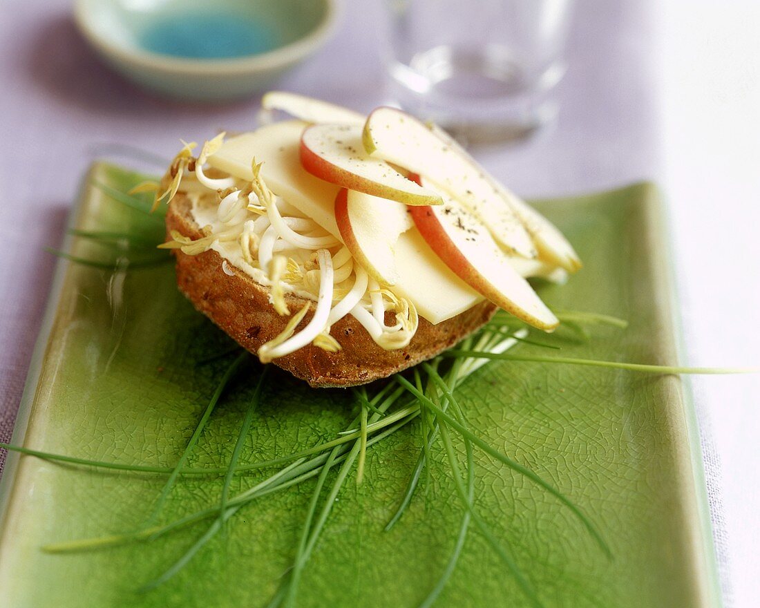 Cheese roll with mung bean sprouts and apple