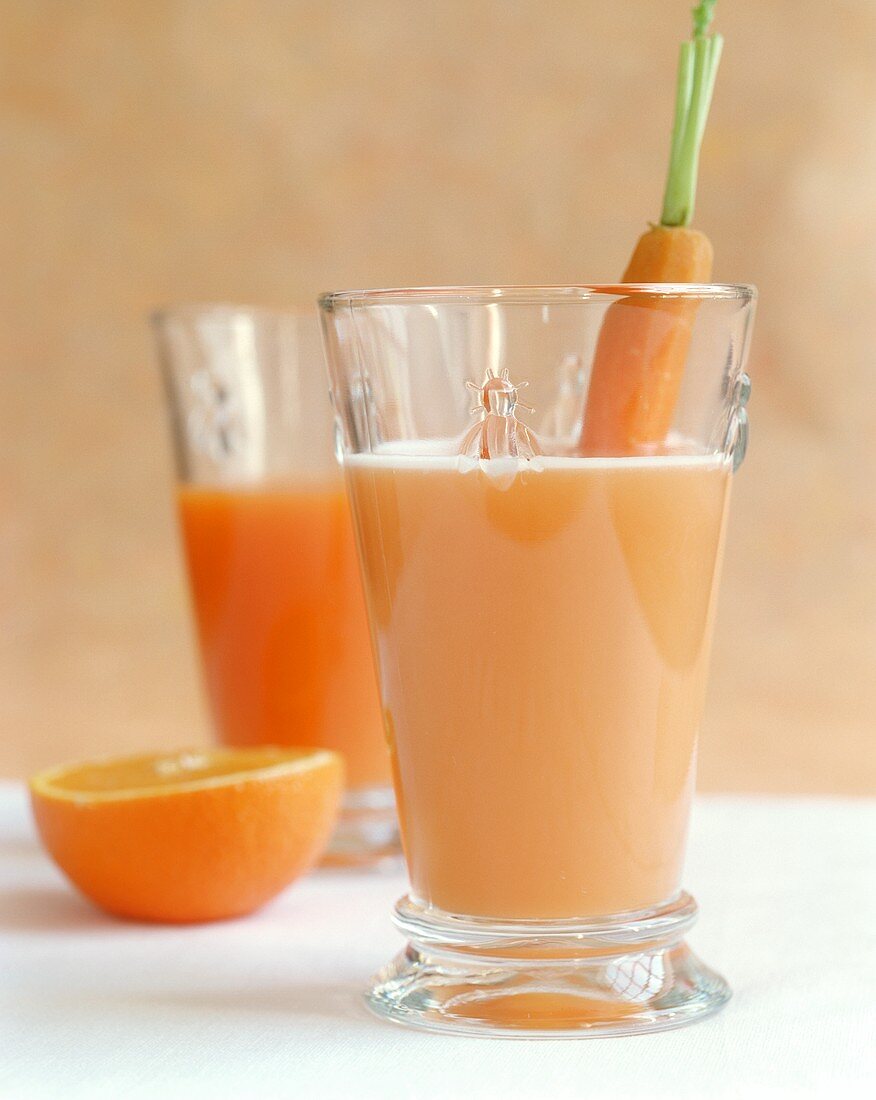 Buttermilch-Möhren-Drink mit Orangen