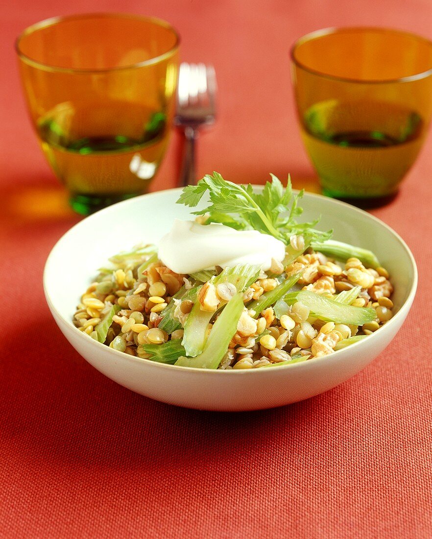 Lentils with celery, nuts and cream
