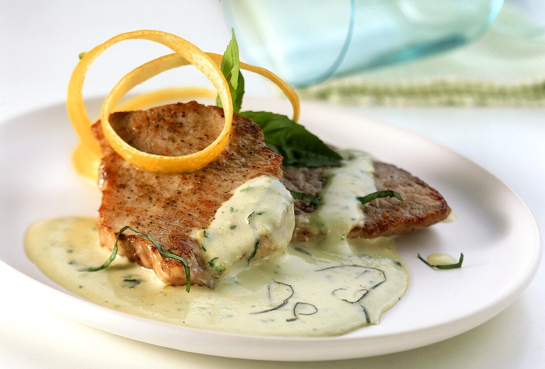 Schnitzel mit Zucchinisauce