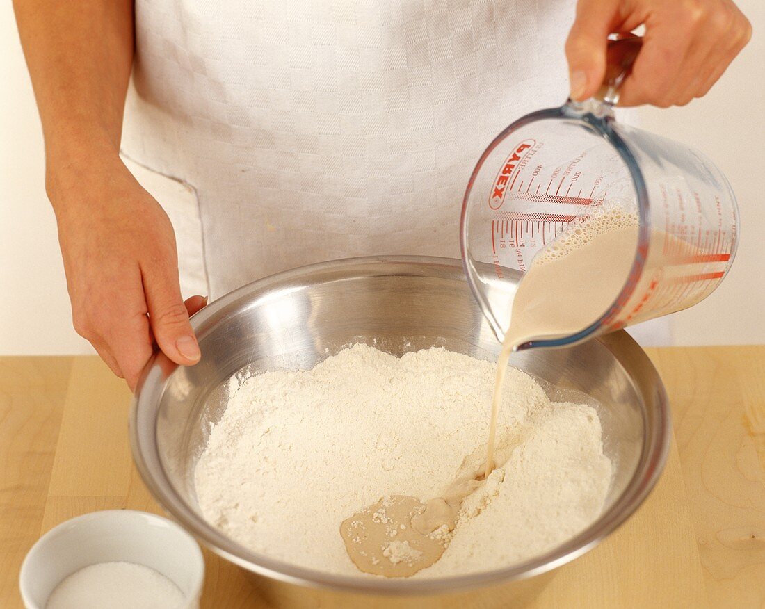 Making leavened dough