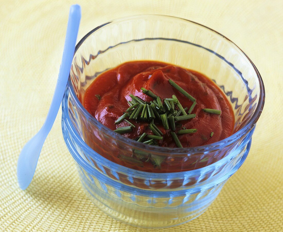 Spicy-sweet tomato dip with chives