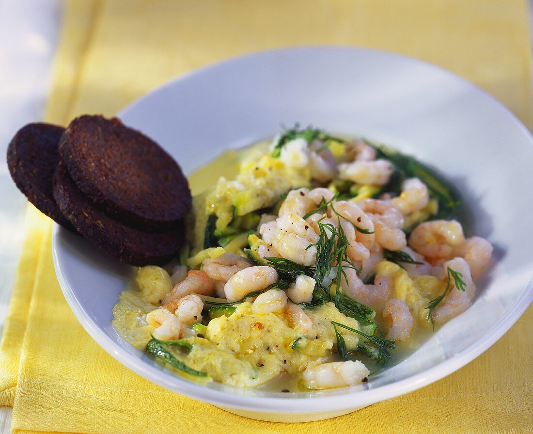 Scrambled egg with buttermilk, with shrimps, courgettes & dill