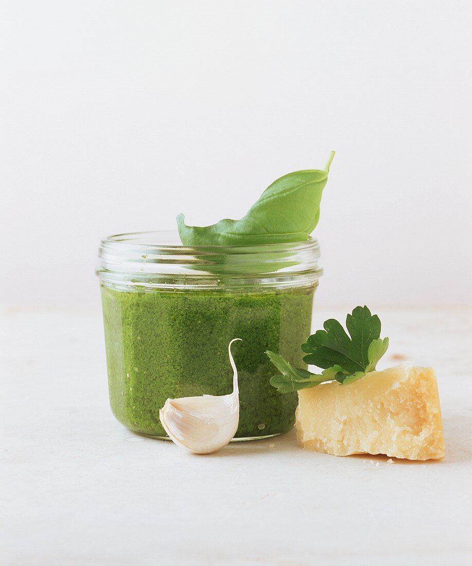 Pesto im Glas (ca. 3 Monate haltbar)