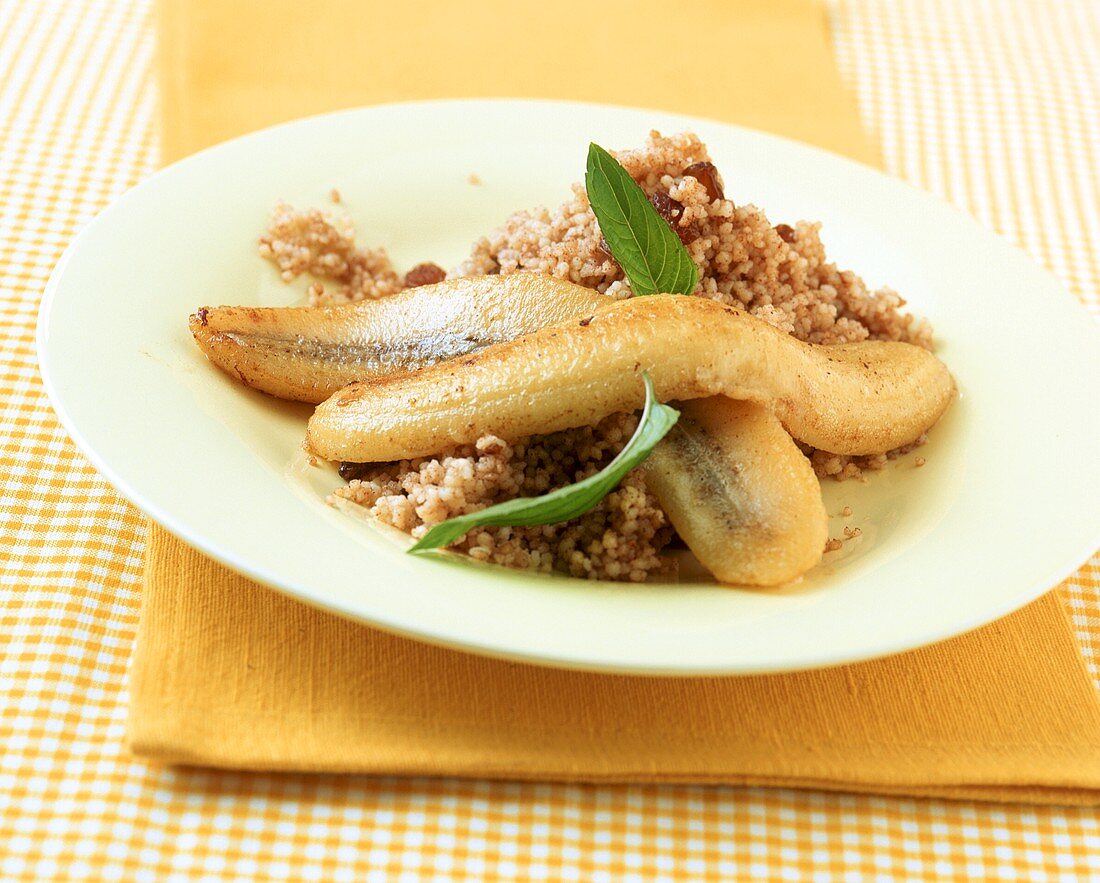 Couscous with fried bananas
