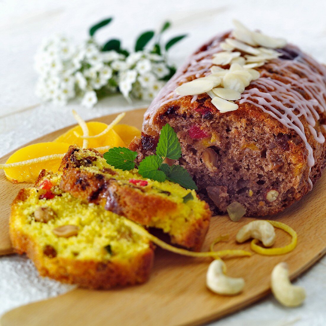 Light and dark fruit loaves