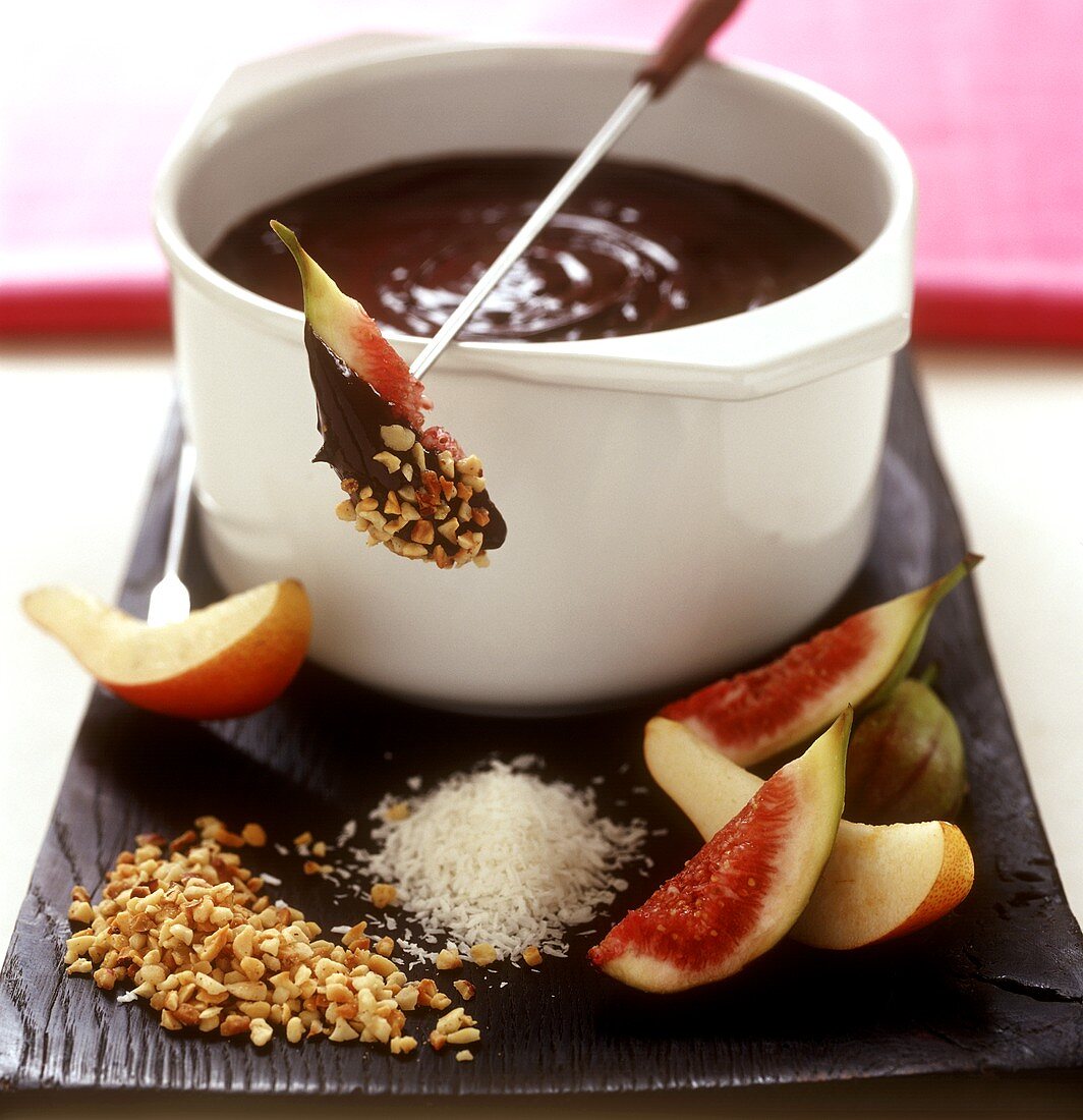 Chocolate fondue with fruit