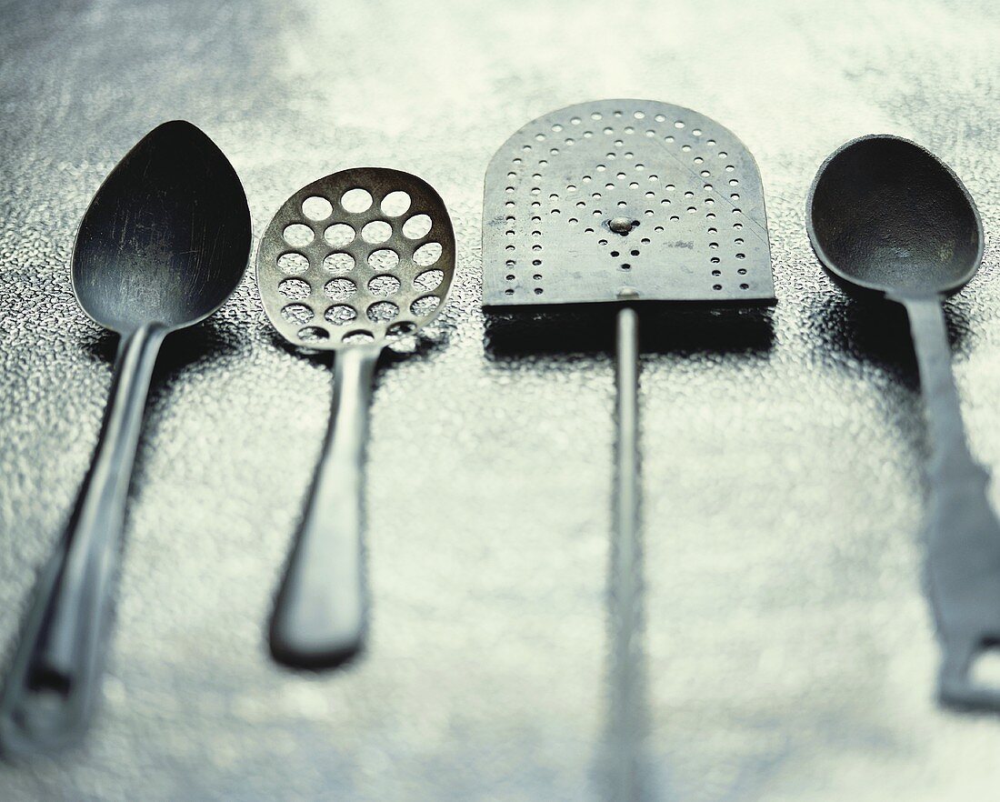 Cooking utensils (spoon, slotted spoon and spatula)