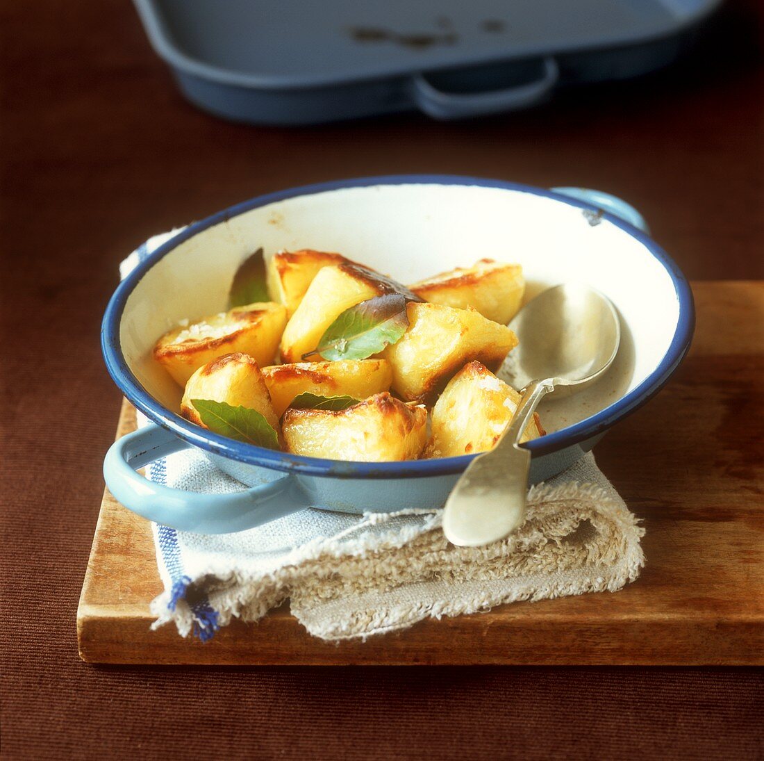 Oven-baked potatoes with bay leaves