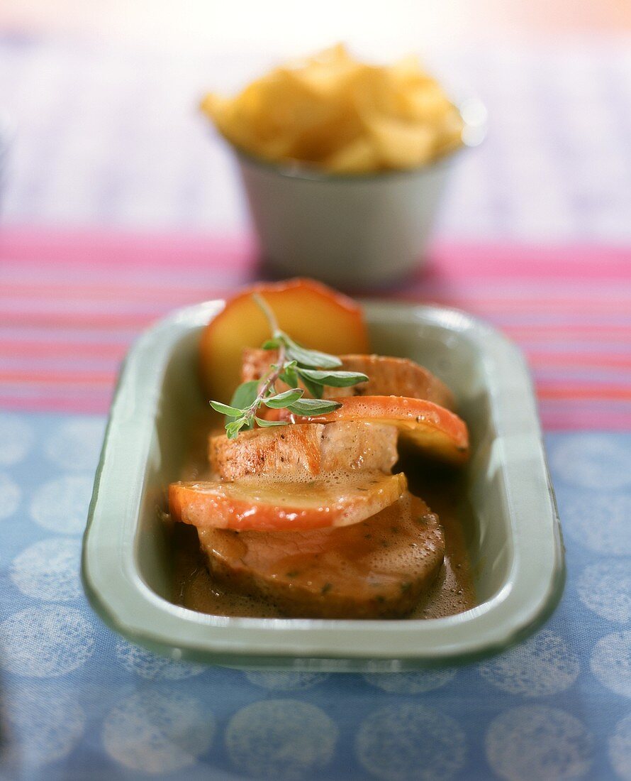 Schweinefilet mit Apfelscheiben