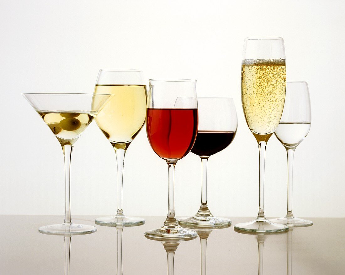 Diverse Getränke von Aperitif über Wein bis Digestif