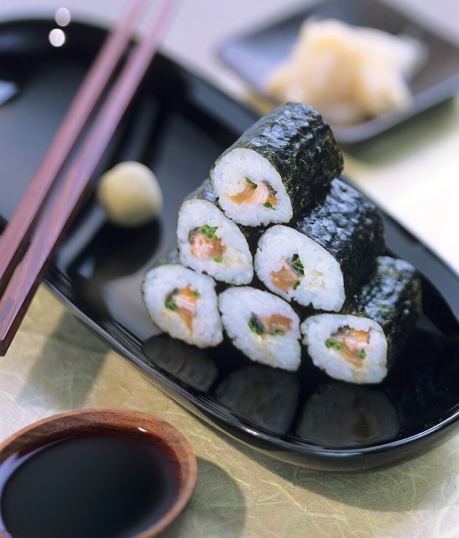 Hosomaki-sushi with salmon and chives on a plate