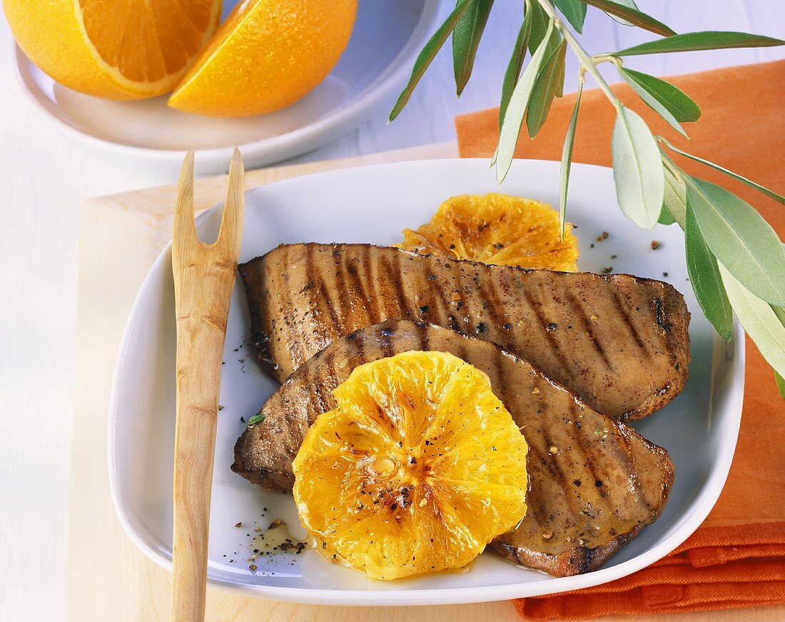 Barbecued liver with orange slices