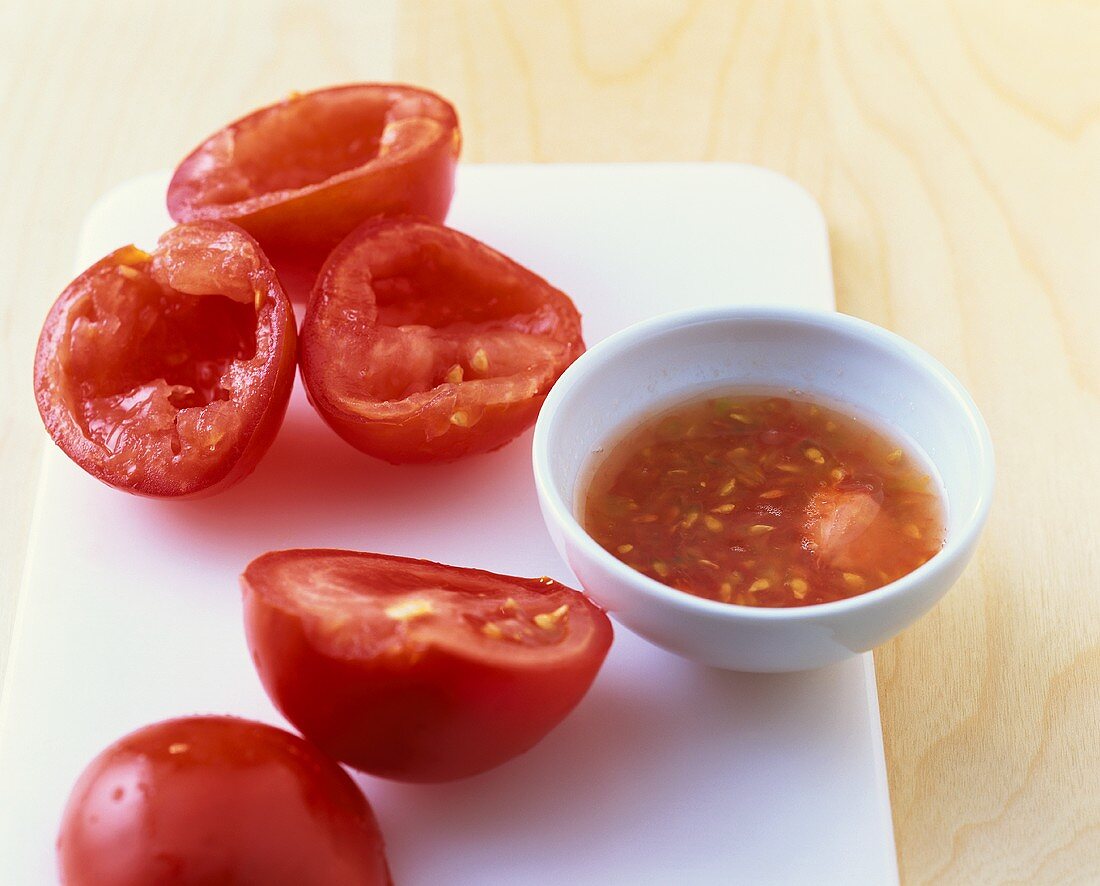 Tomaten, teilweise entkernt