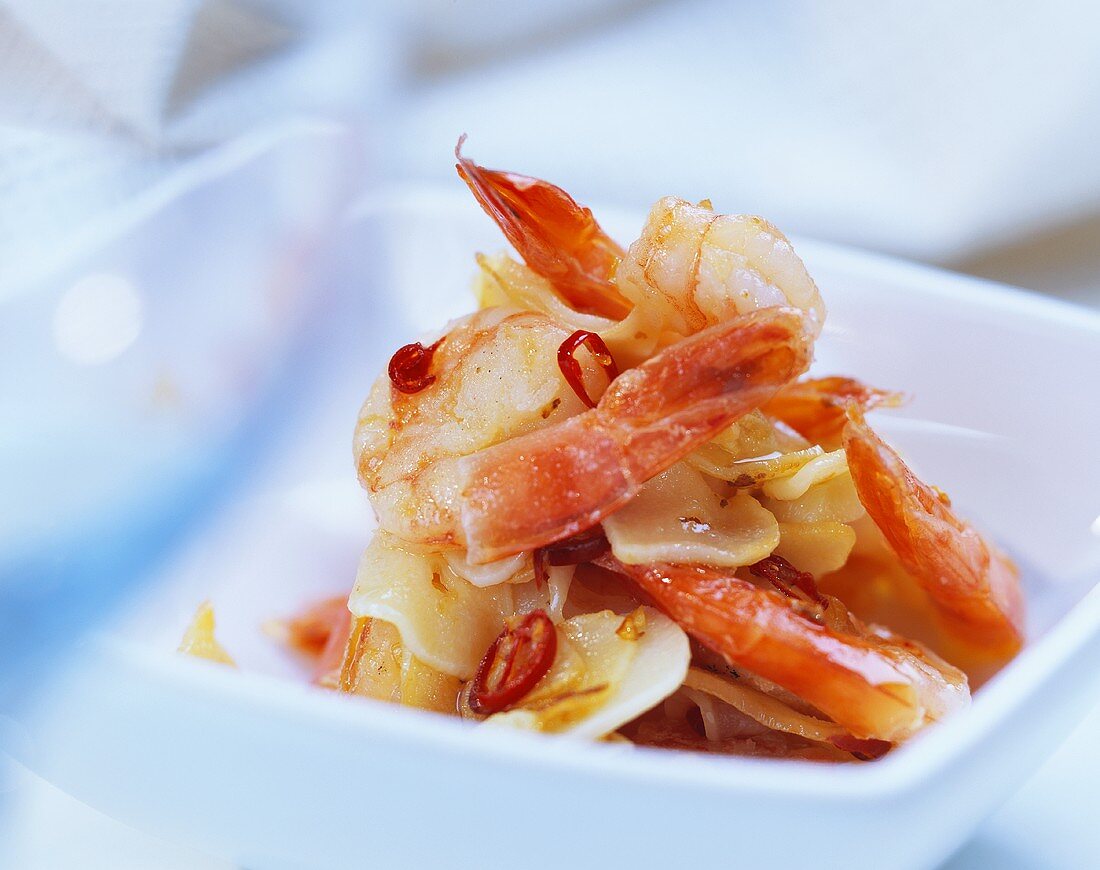 Garlic shrimps with chili