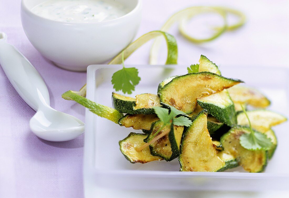 Courgettes, fried on "hot stone", with yoghurt dip