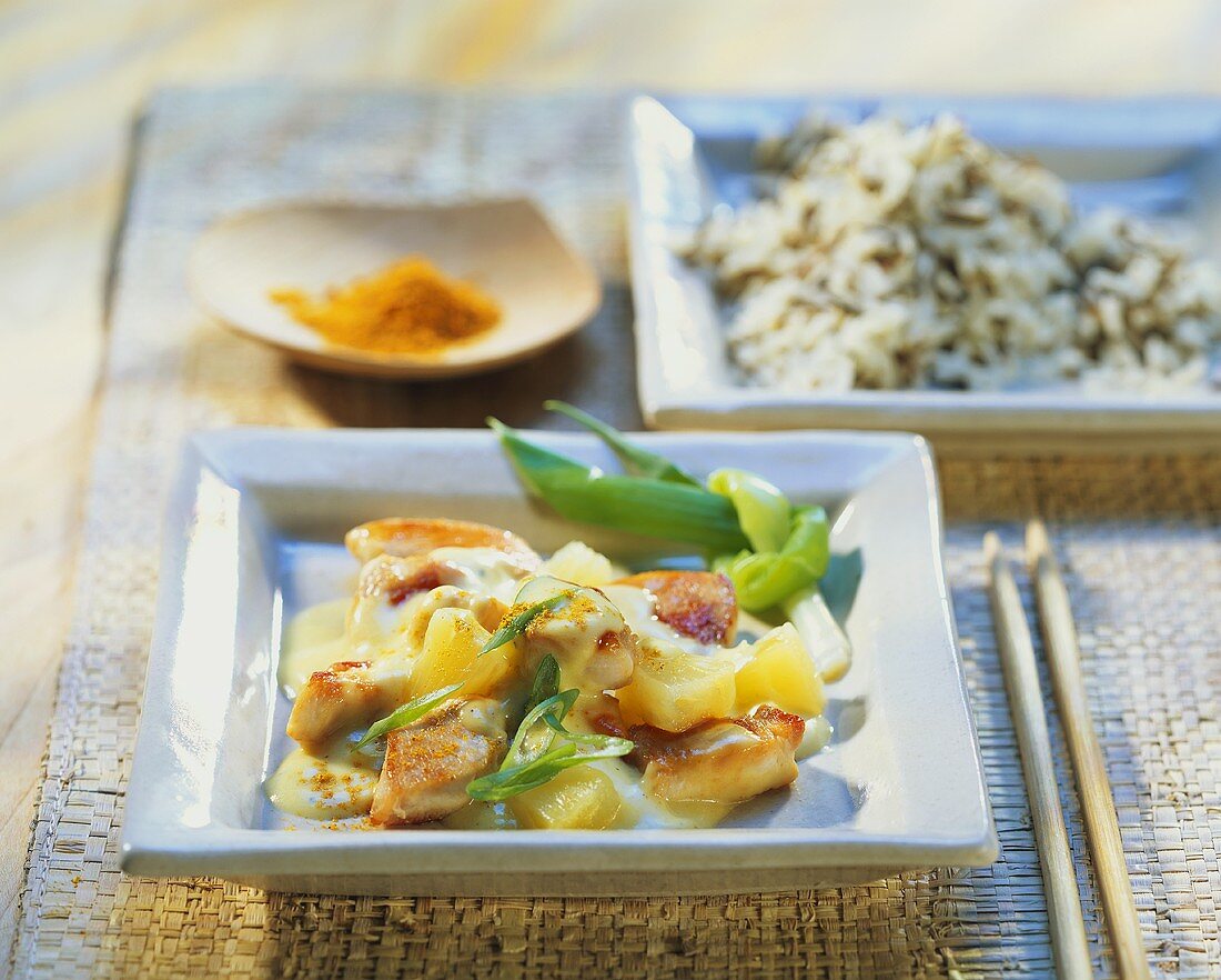 Poultry curry with pineapple and wild rice