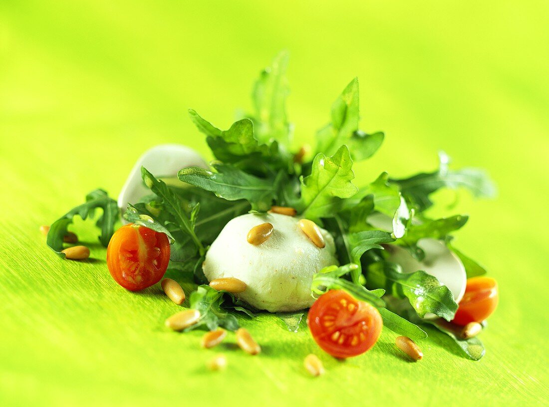 Rocket salad with goat's cheese, cherry tomatoes & pine nuts