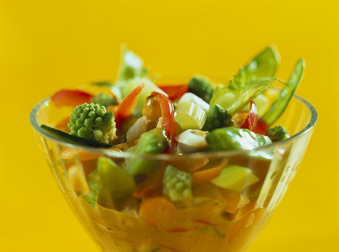 Vegetable curry in glass bowl