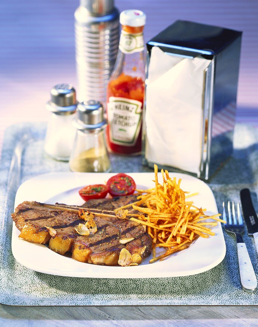 Rump steak with potato sticks; ketchup; spices