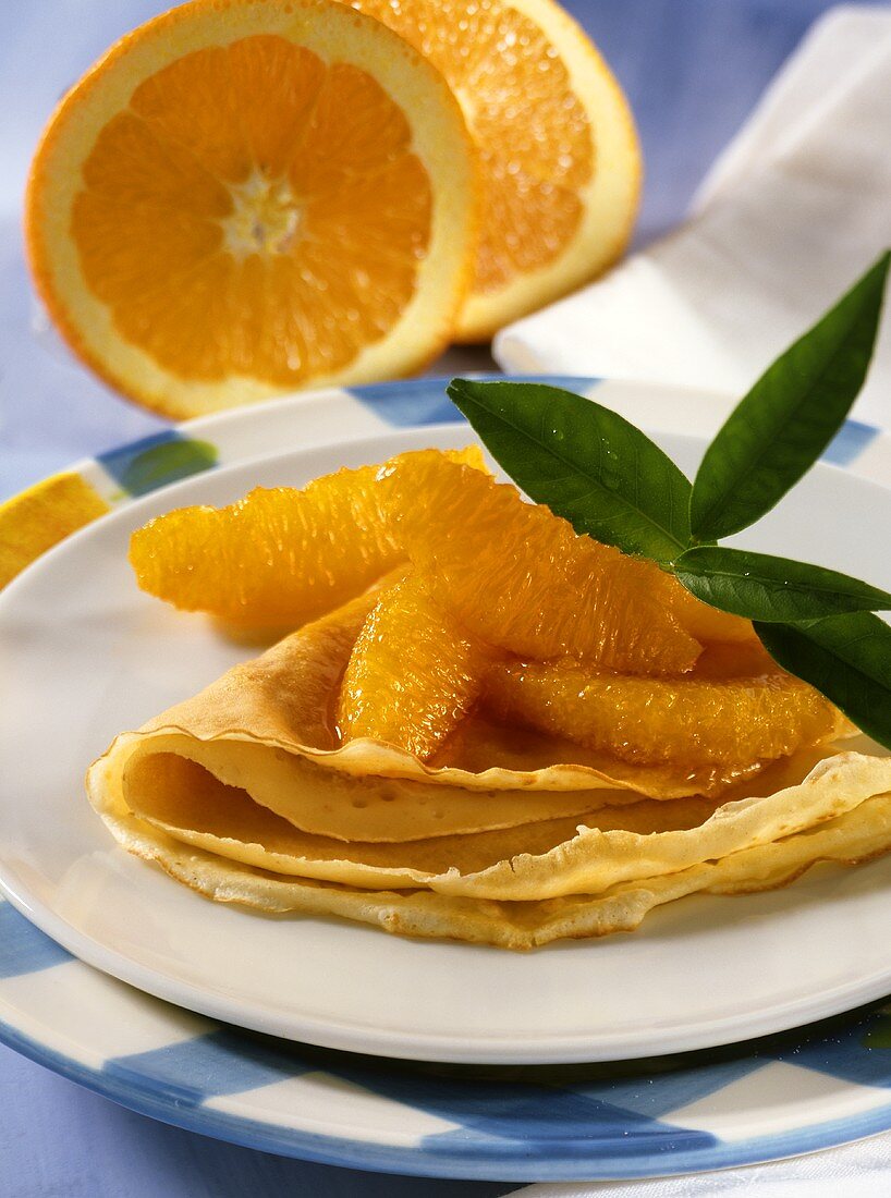 Crepes Suzette mit Orangenfilets