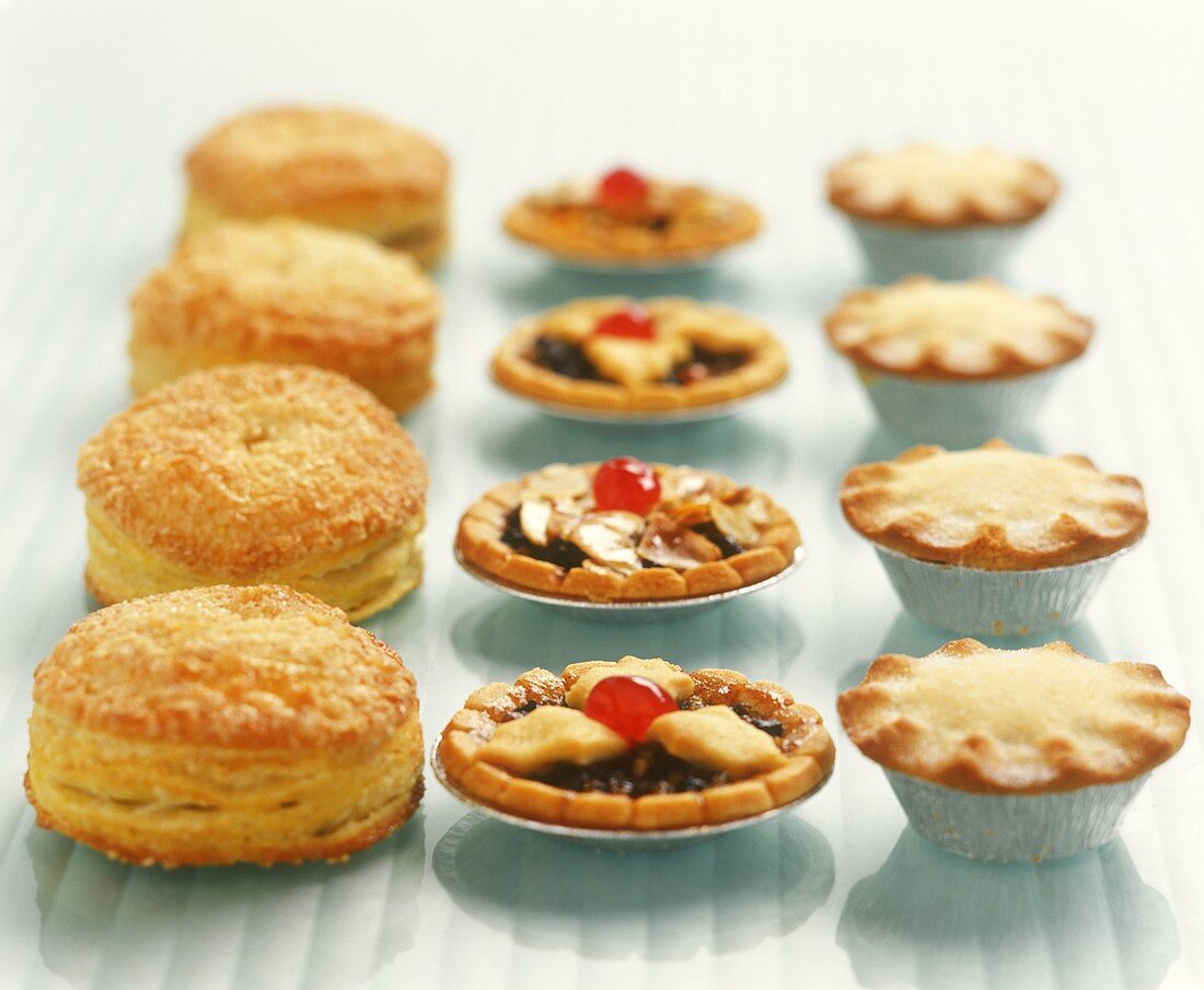 Puff pastries, tartlets and mini-pies