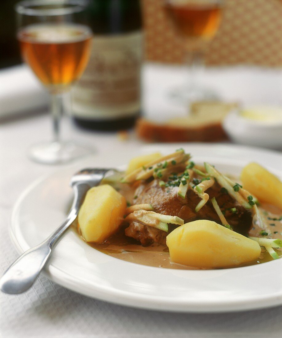 Poulet vallée d'Auge (Huhn mit Cidre und Äpfeln, Normandie)