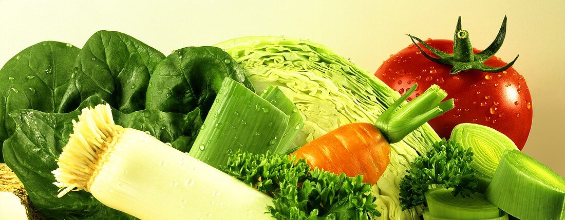 Vegetable still life (spinach, leek, cabbage, tomato, carrot)