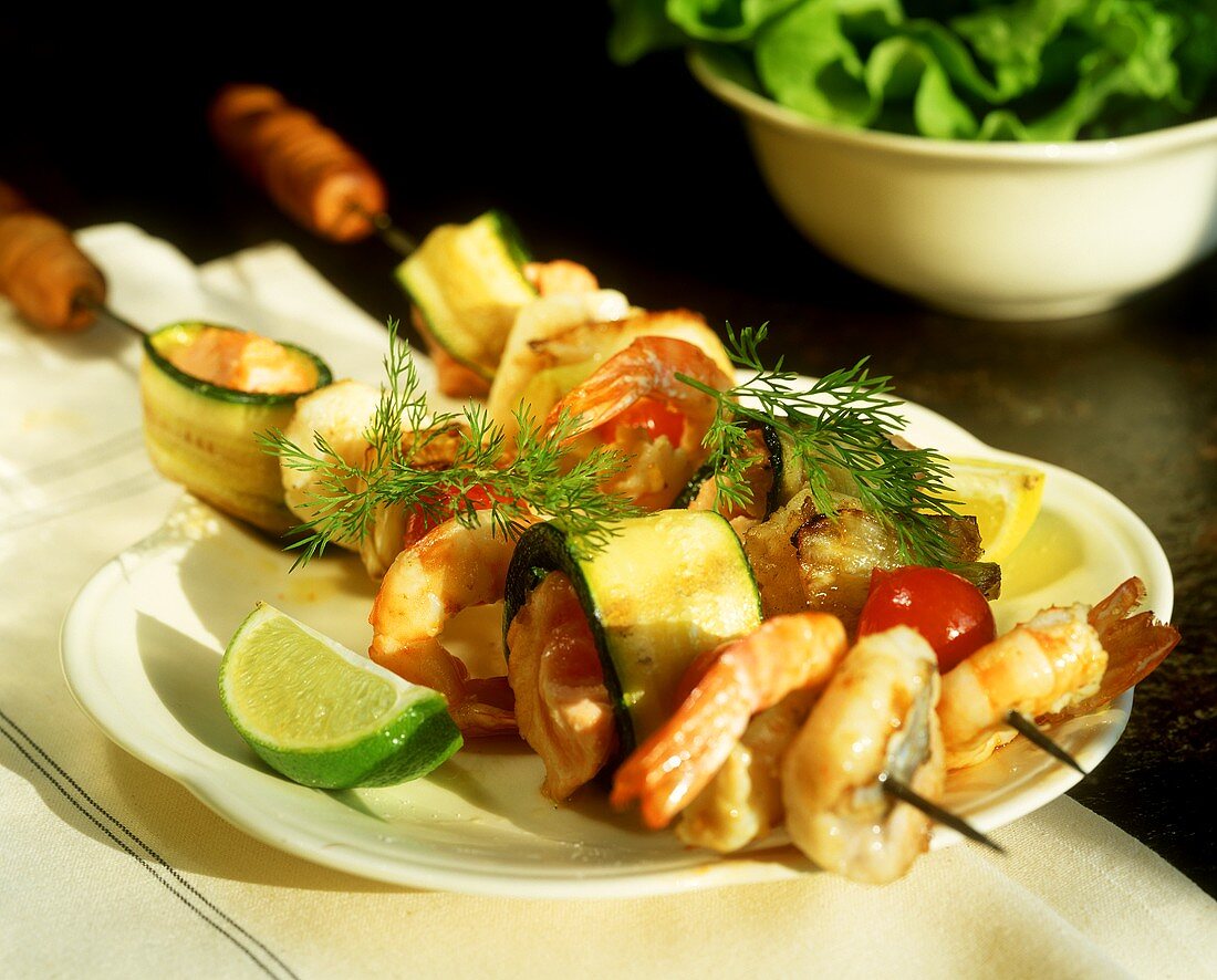 Scampi kebab with courgettes and cocktail tomatoes