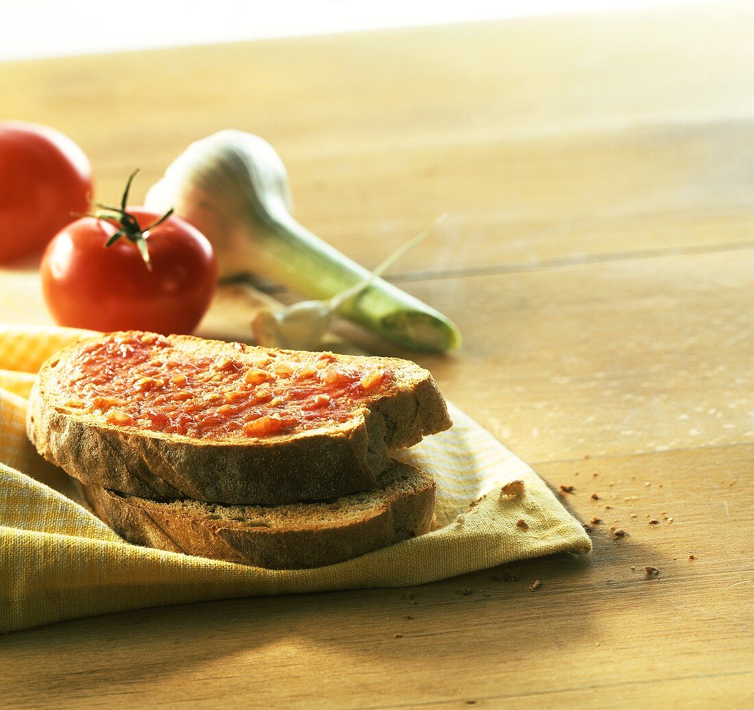 Pa amb oli (toasted bread with oil and tomatoes, Majorca)