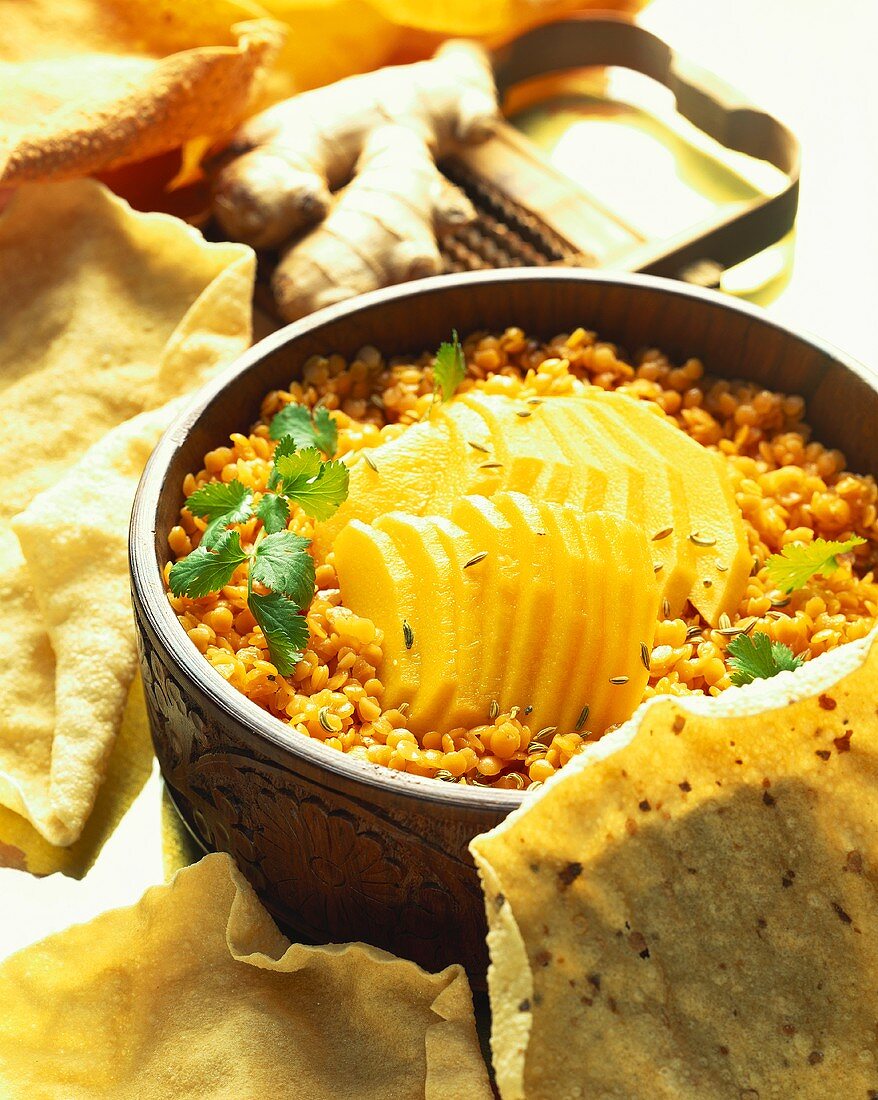 Red lentils with slices of mango, with poppadoms (India)