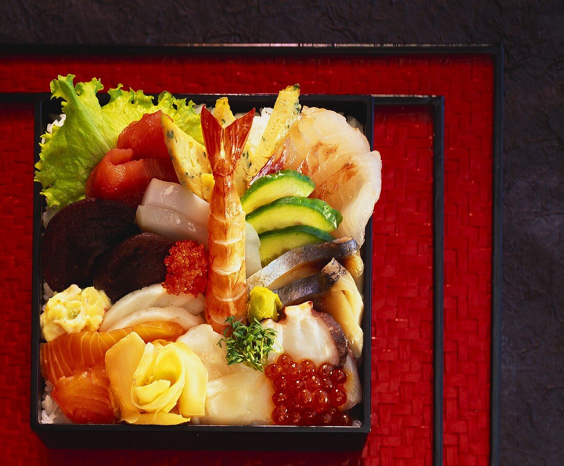 Chirashi-Sushi ('verstreute Sushi', Japan)