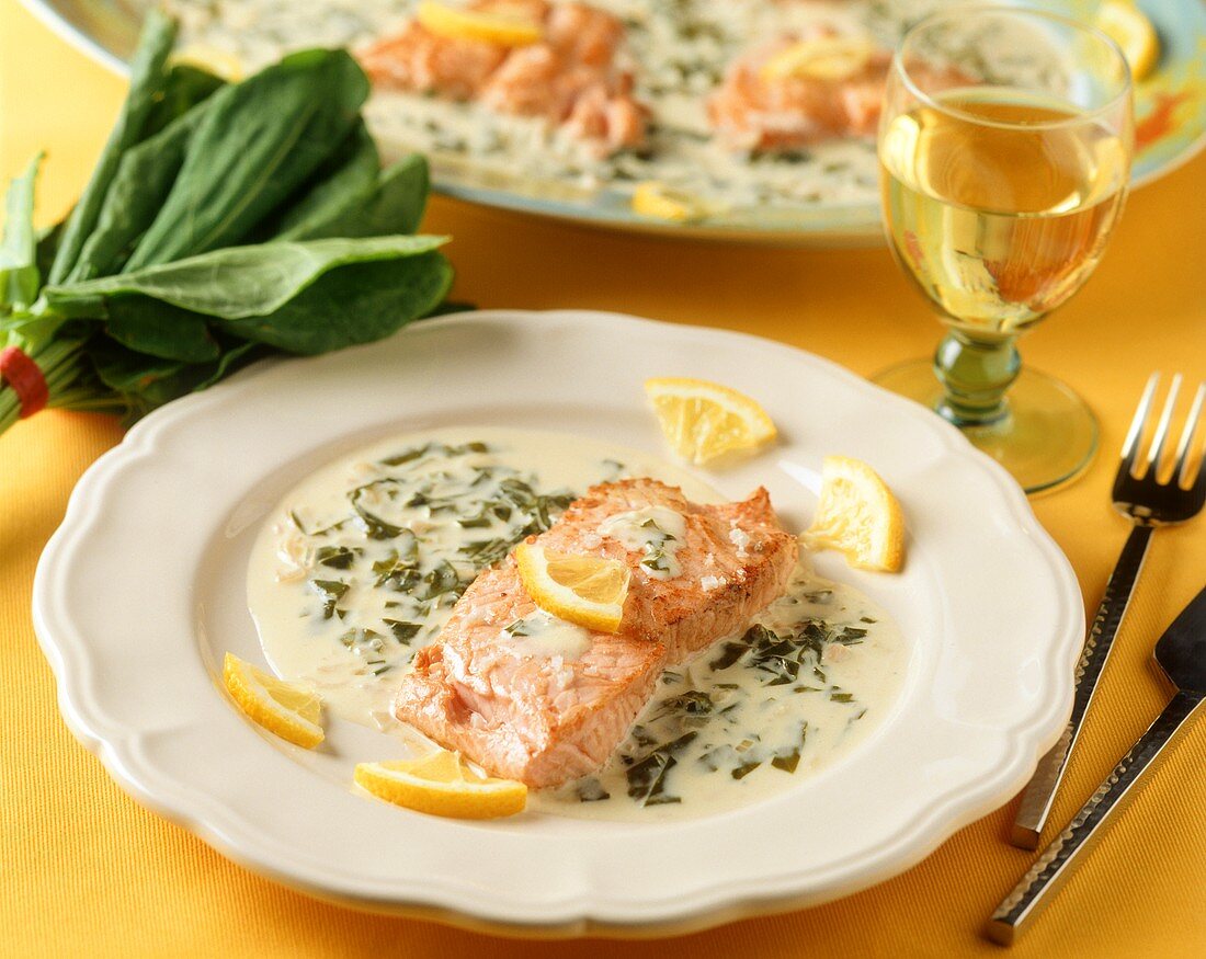 Salmon fillet on sorrel and cream sauce