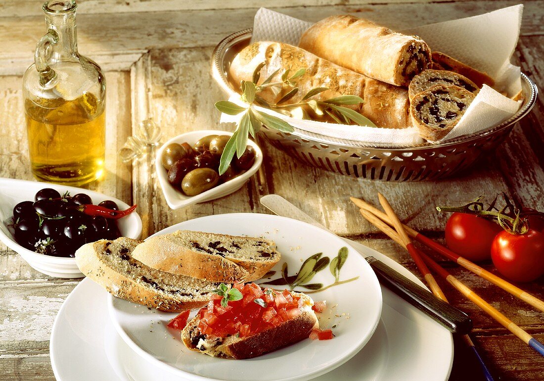 Bruschetta di pane con le olive (olive bread with tomatoes)