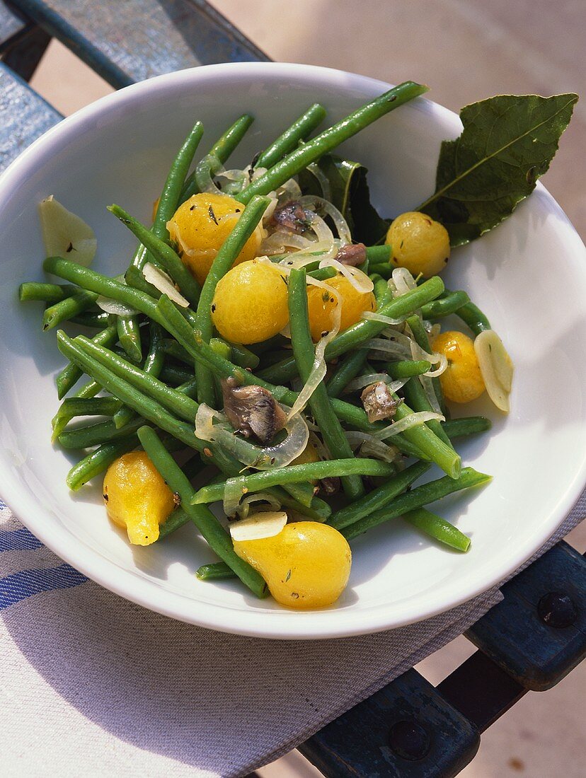 Haricots verts à la niçoise (green beans with anchovies)