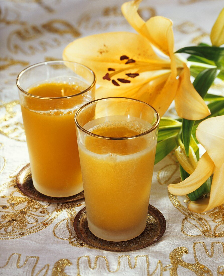 Schmeesch (lily flower and orange drink, India)