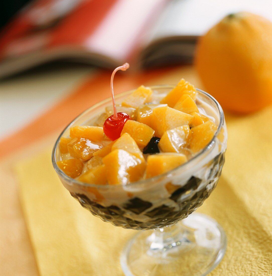 Mango cream with pieces of fresh mango