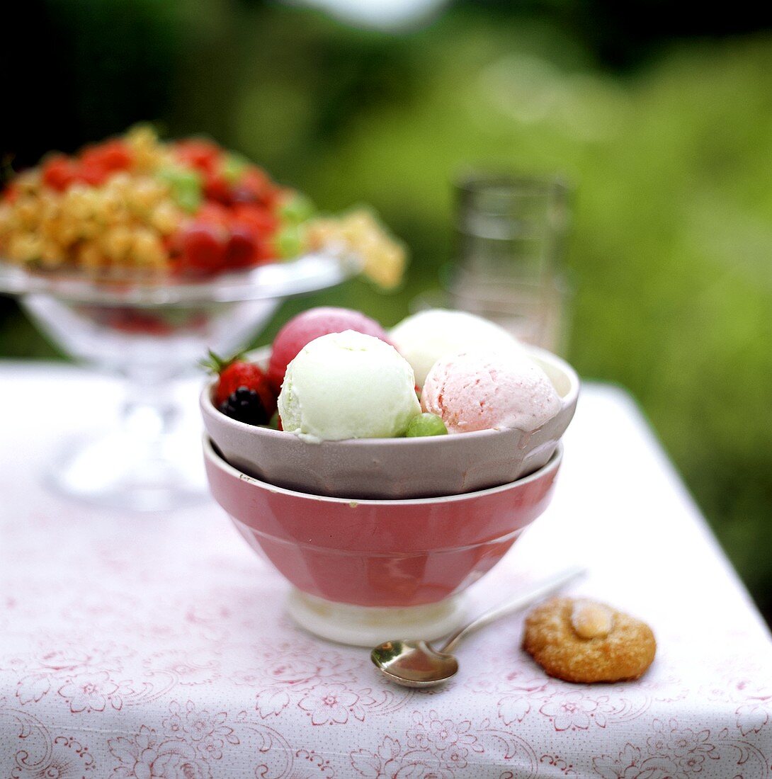 Mixed ice cream in a bowl (outdoors)