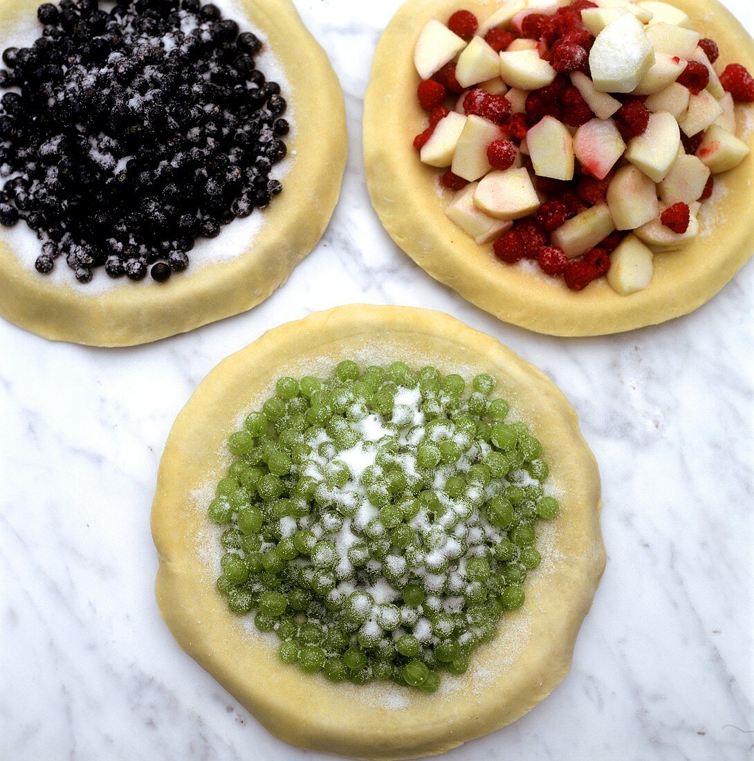 Sweet berry pizzas (unbaked)